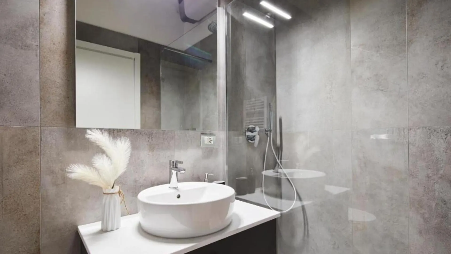 Luxury Apartment Fieramilano-Duomo Wifi&Netflix 0*, Milan
